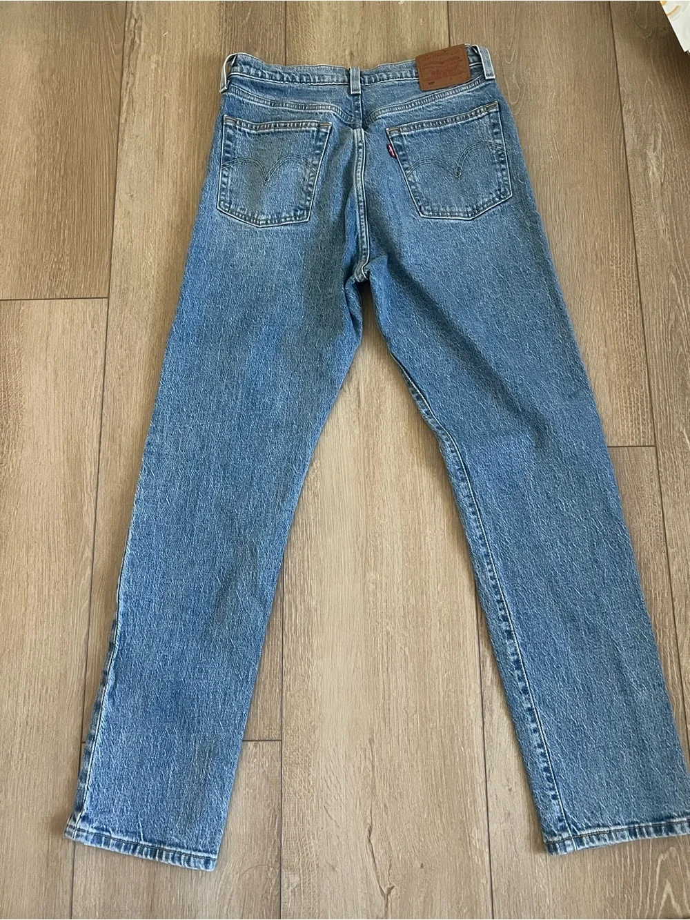 Levi's 501 women’s medium wash Blue Straight Jeans 28x30
